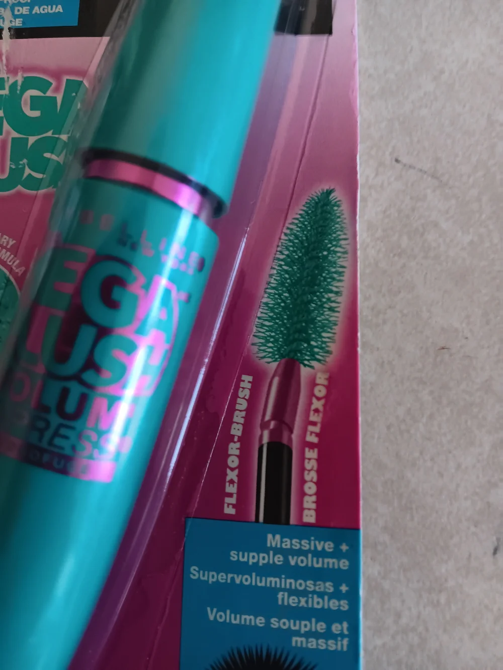 Maybelline The Mega Plush Volum' Express Mascara - Very Black